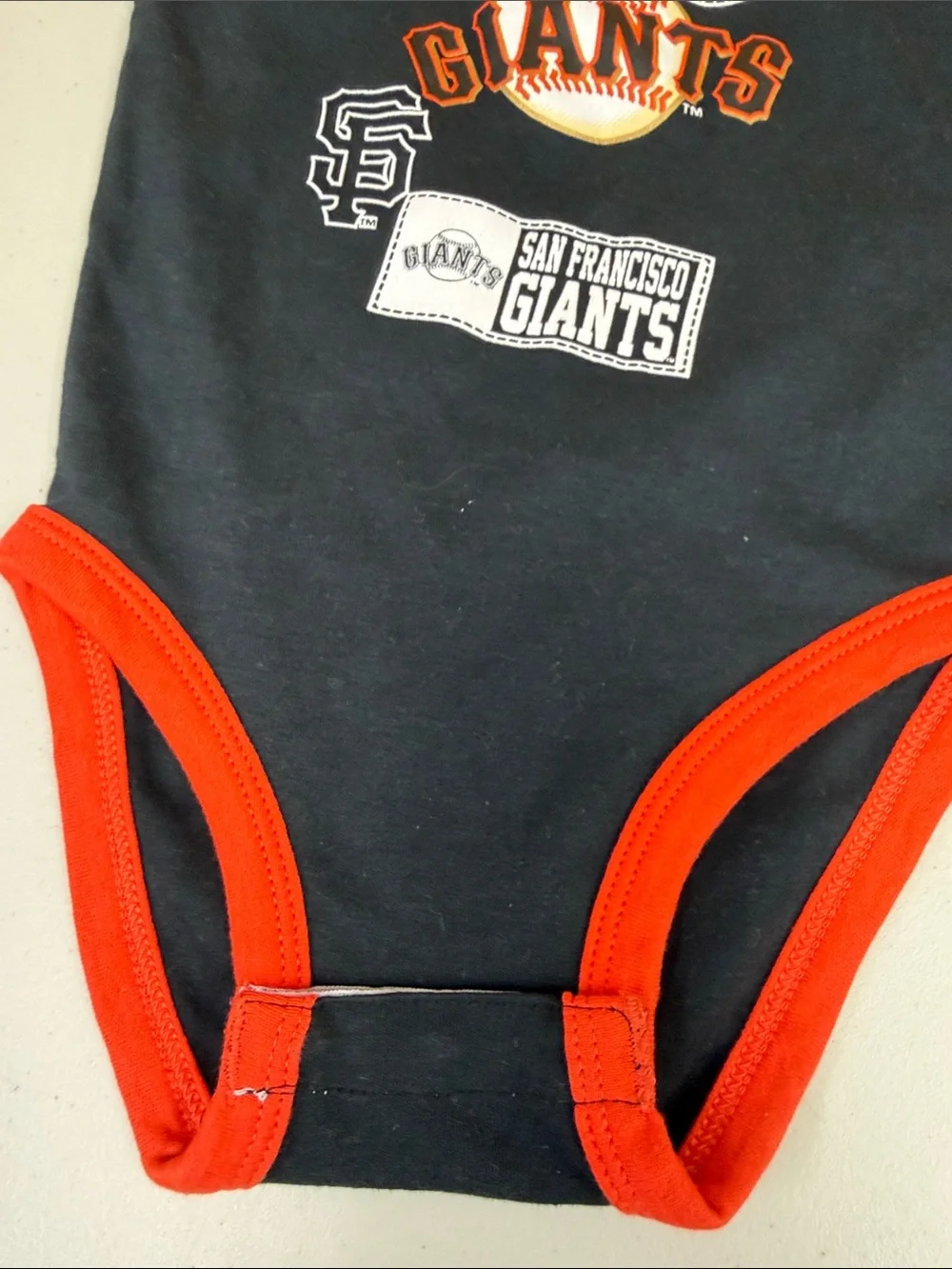 San Francisco Giants infant Baby One-Piece Bodysuit in Black and Orange 12 mnths